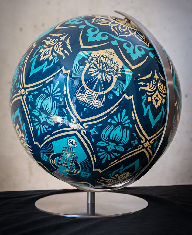 Globe "Earh Crisis" par Shepard Fairey