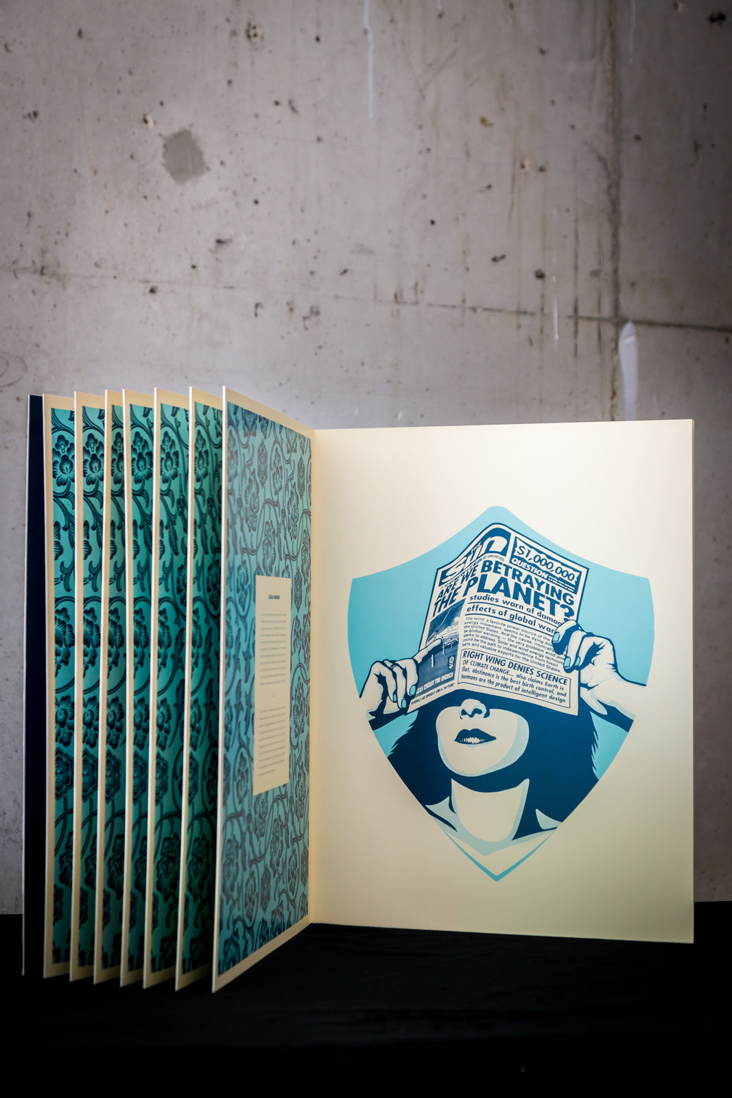Livre "Earth Crisis" par Shepard Fairey - Intérieur
