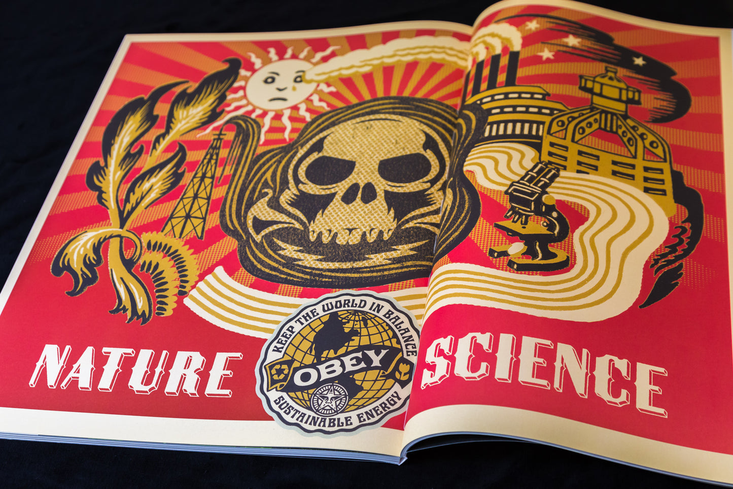 Livre "Earth Crisis" par Shepard Fairey - Intérieur